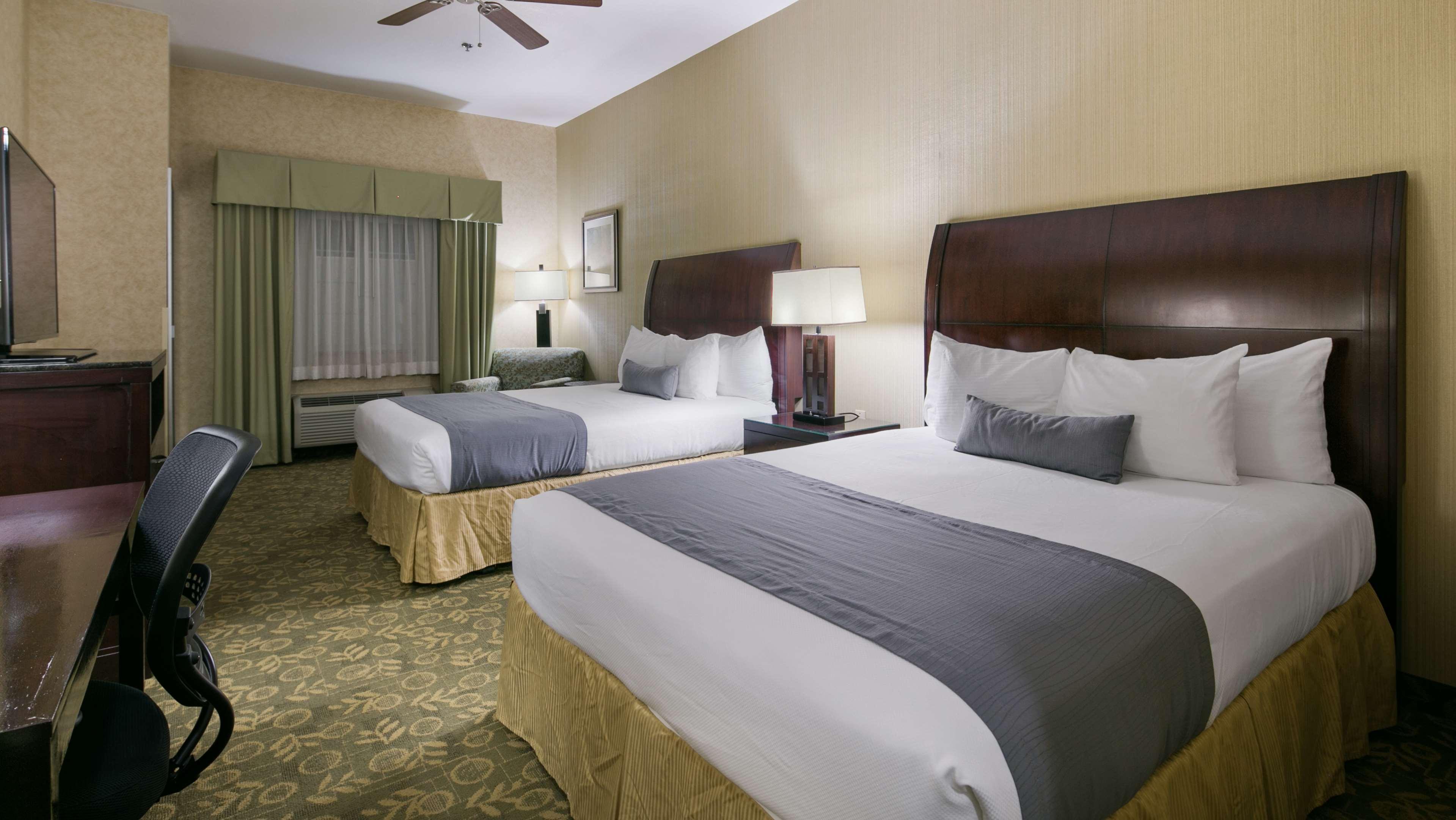 Best Western Plus Wasco Inn & Suites Экстерьер фото