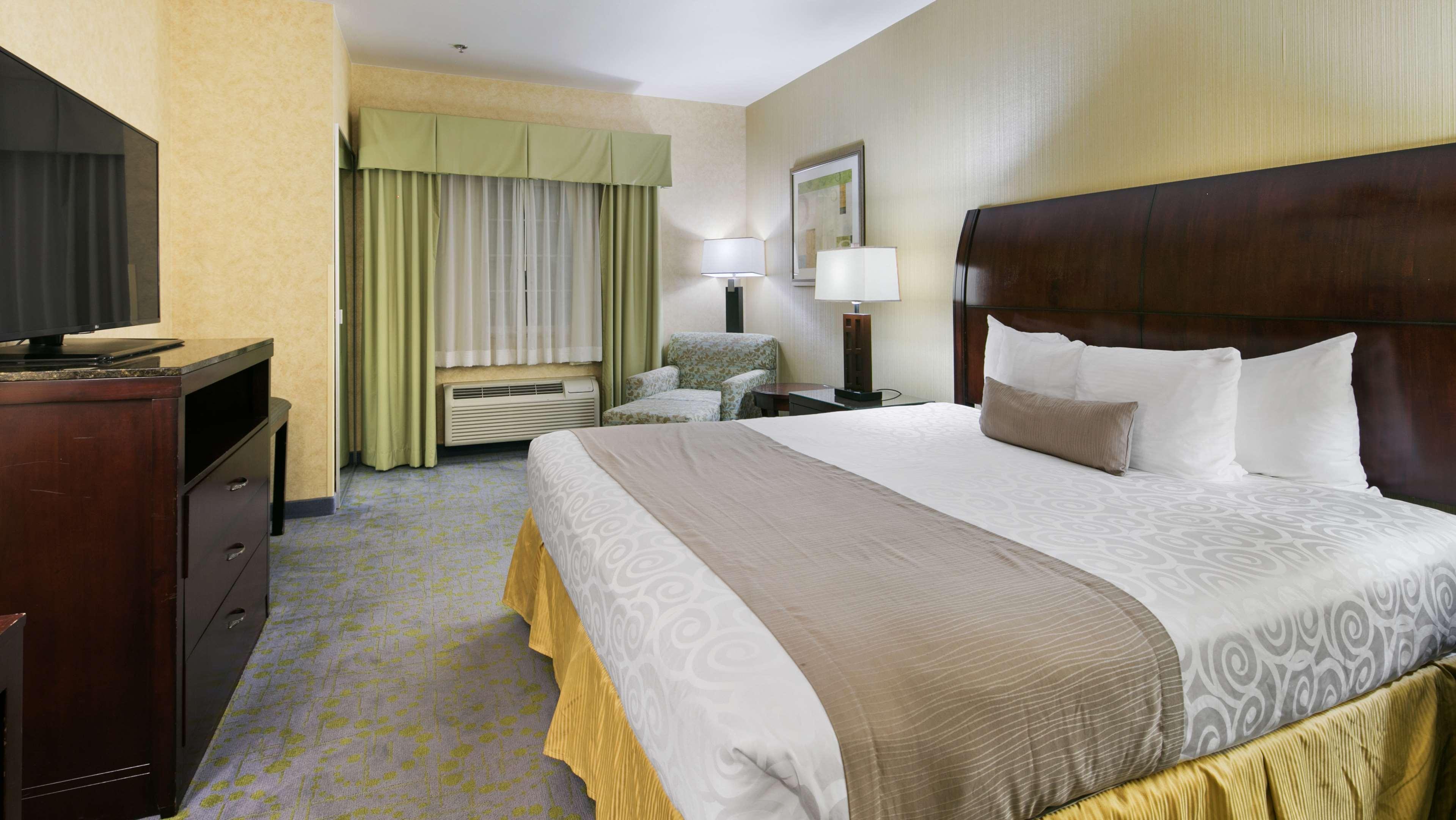 Best Western Plus Wasco Inn & Suites Экстерьер фото
