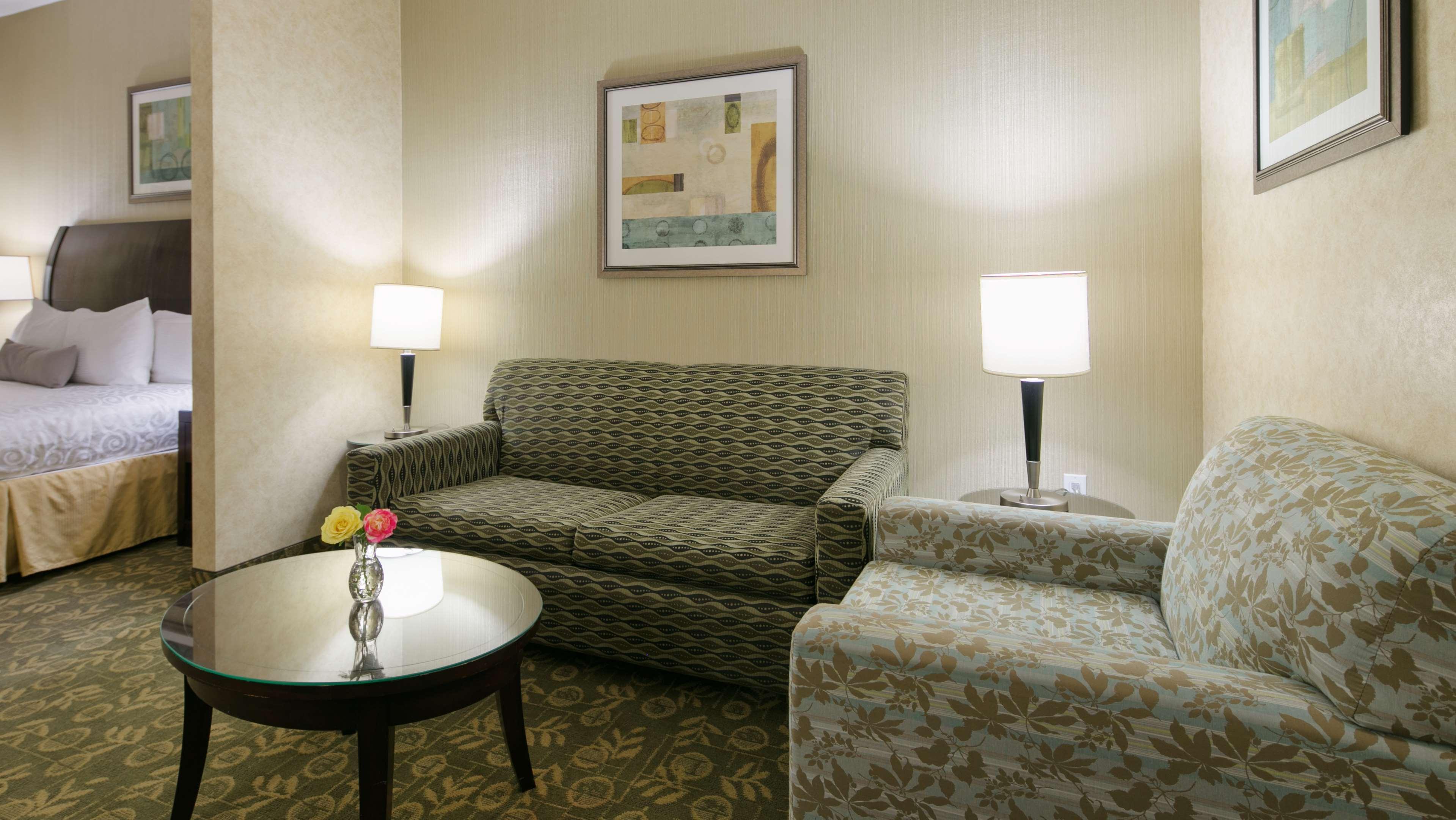Best Western Plus Wasco Inn & Suites Экстерьер фото