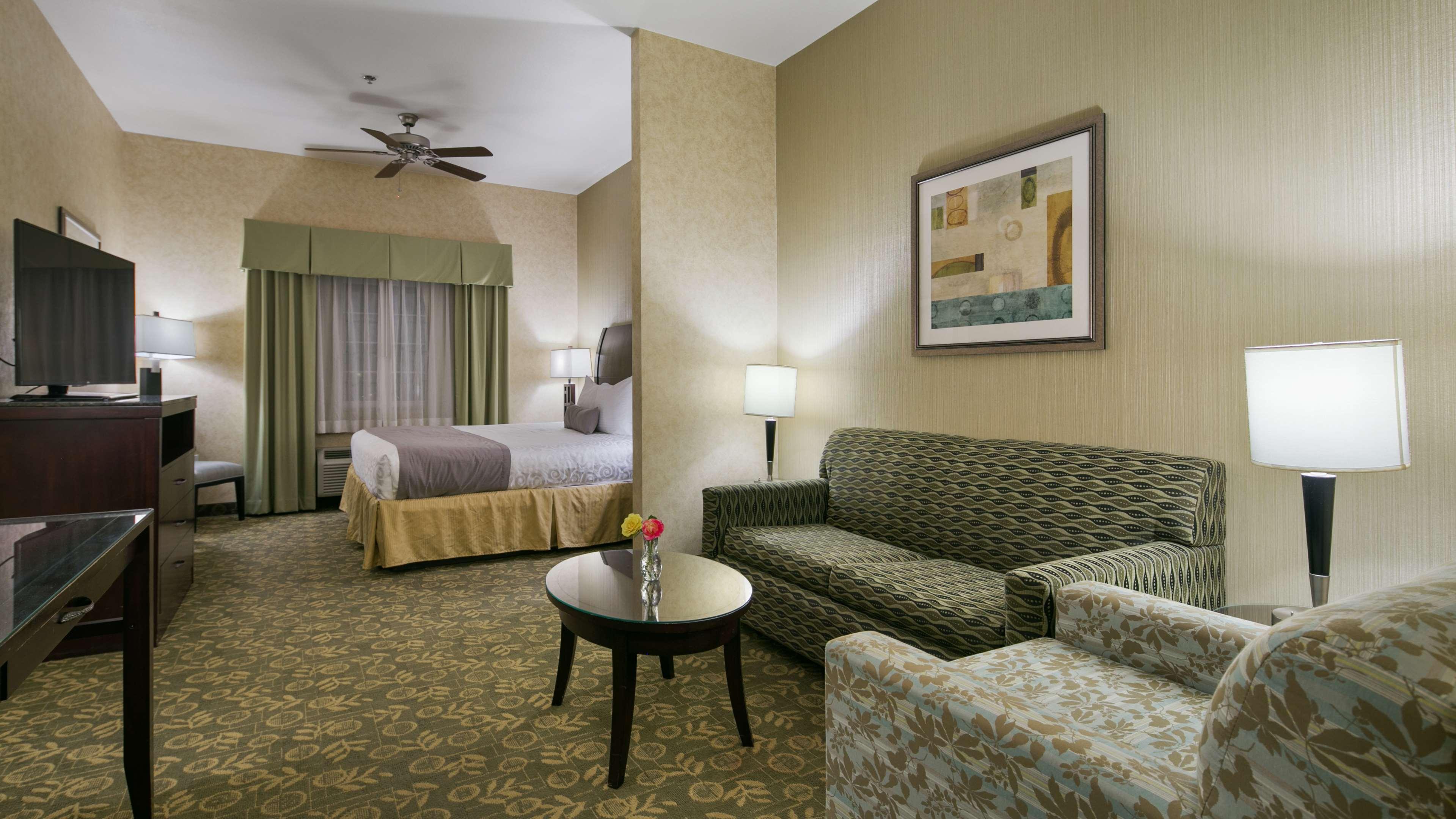 Best Western Plus Wasco Inn & Suites Экстерьер фото