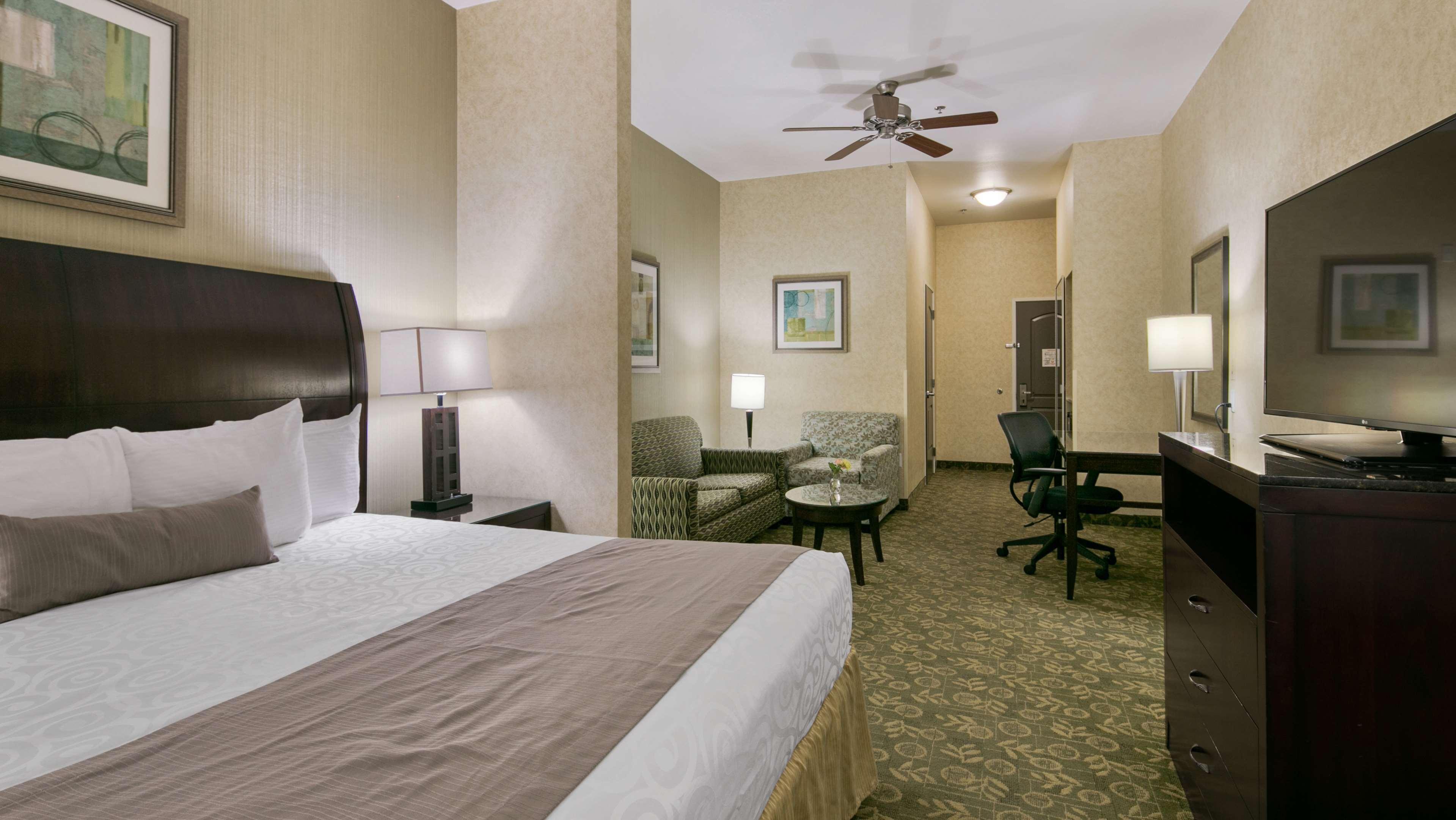 Best Western Plus Wasco Inn & Suites Экстерьер фото