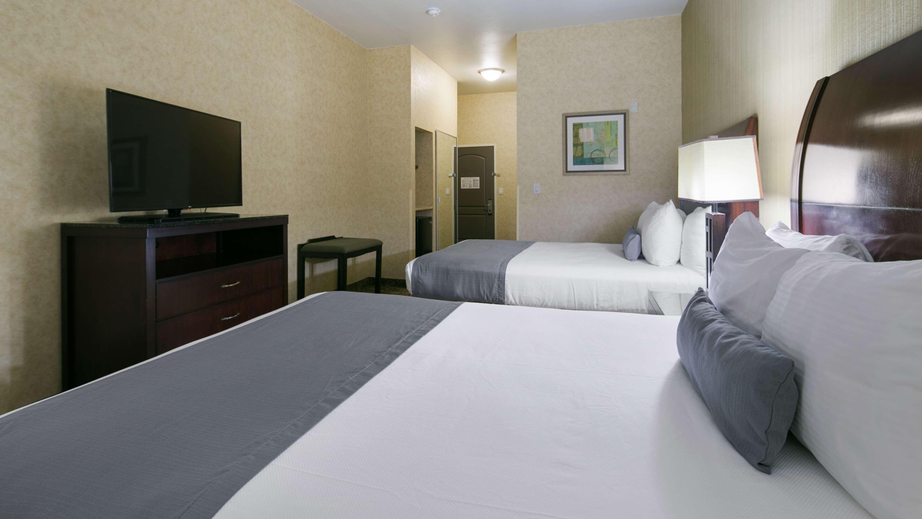 Best Western Plus Wasco Inn & Suites Экстерьер фото