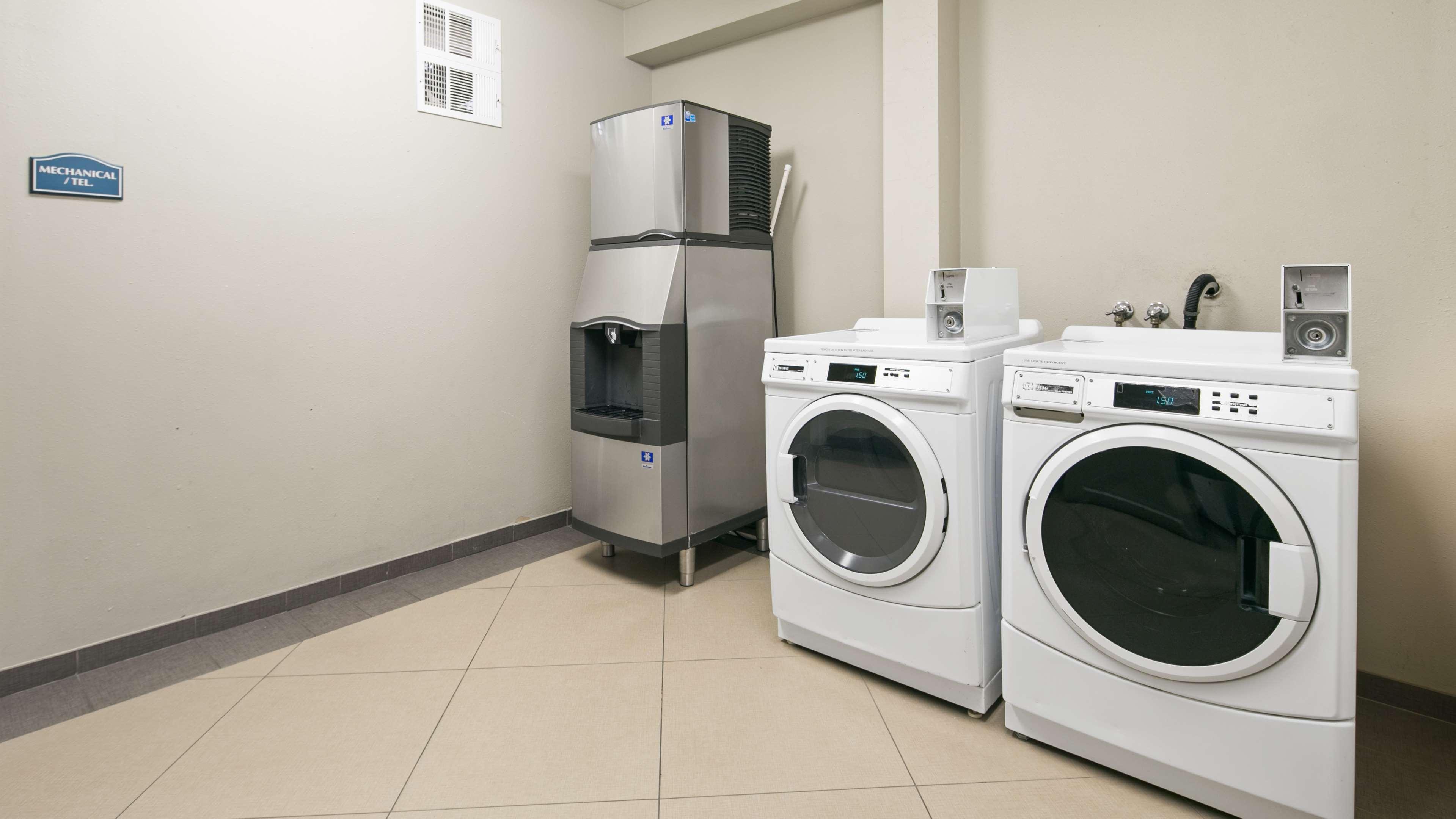 Best Western Plus Wasco Inn & Suites Экстерьер фото