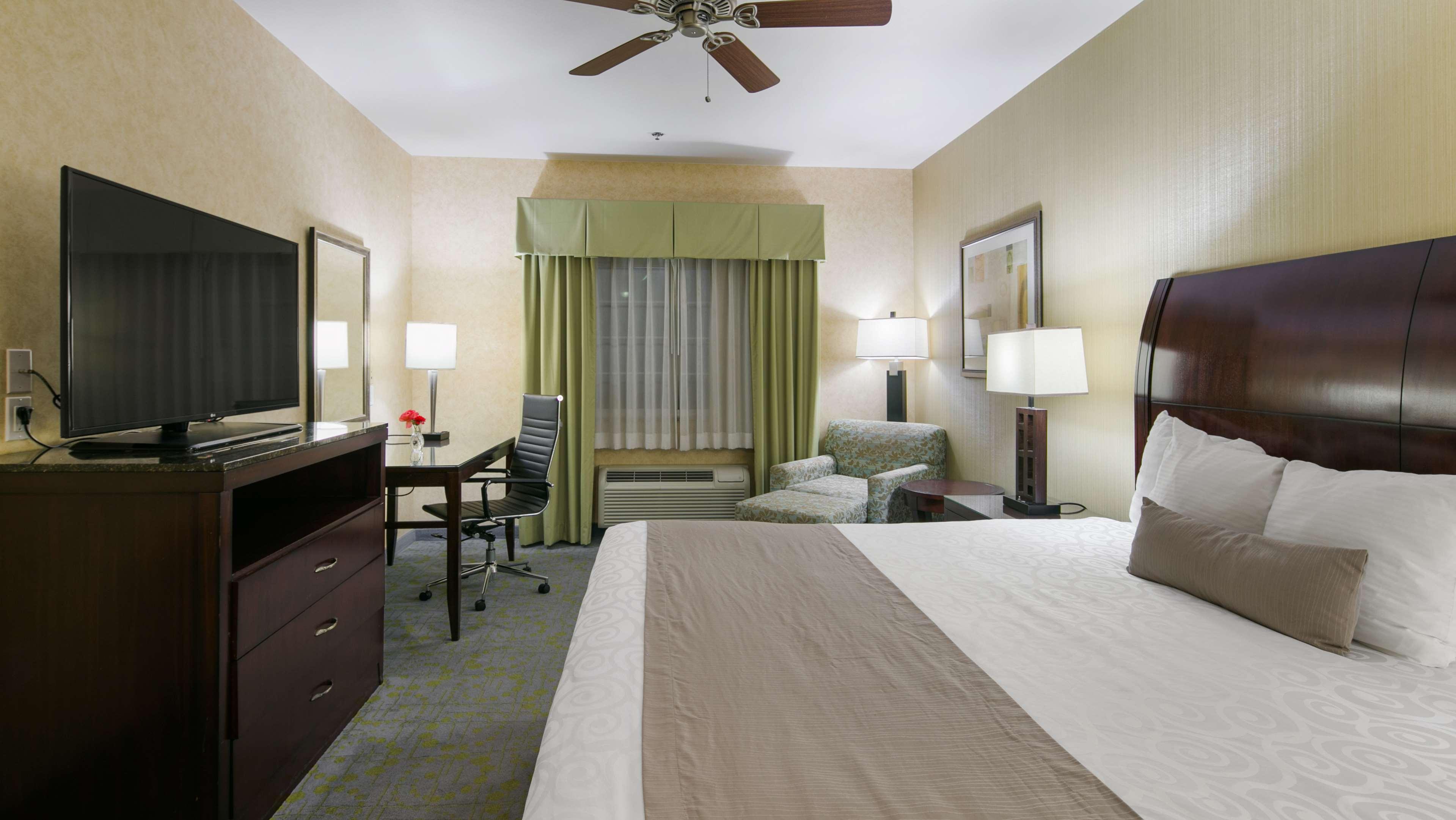 Best Western Plus Wasco Inn & Suites Экстерьер фото