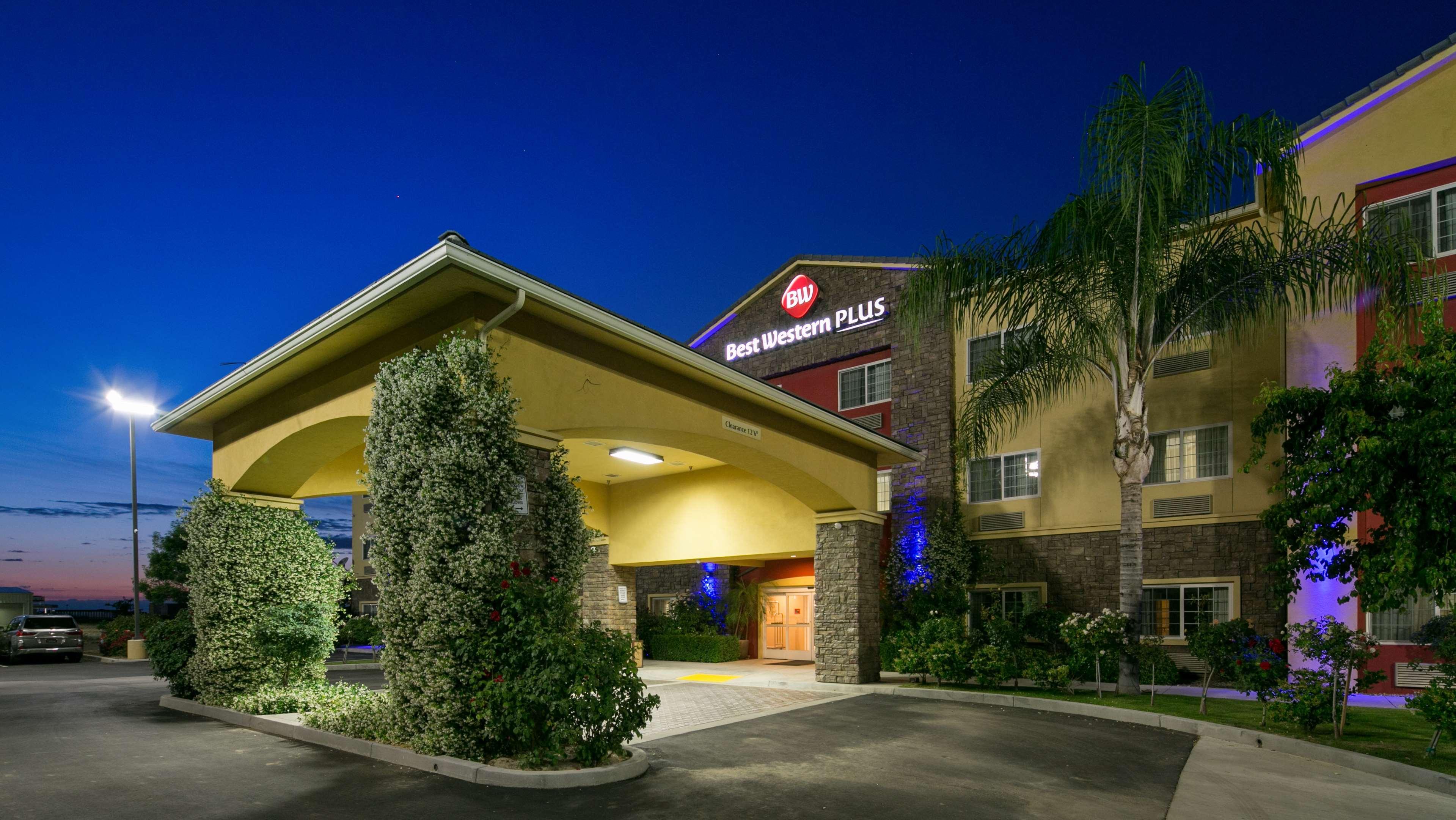 Best Western Plus Wasco Inn & Suites Экстерьер фото