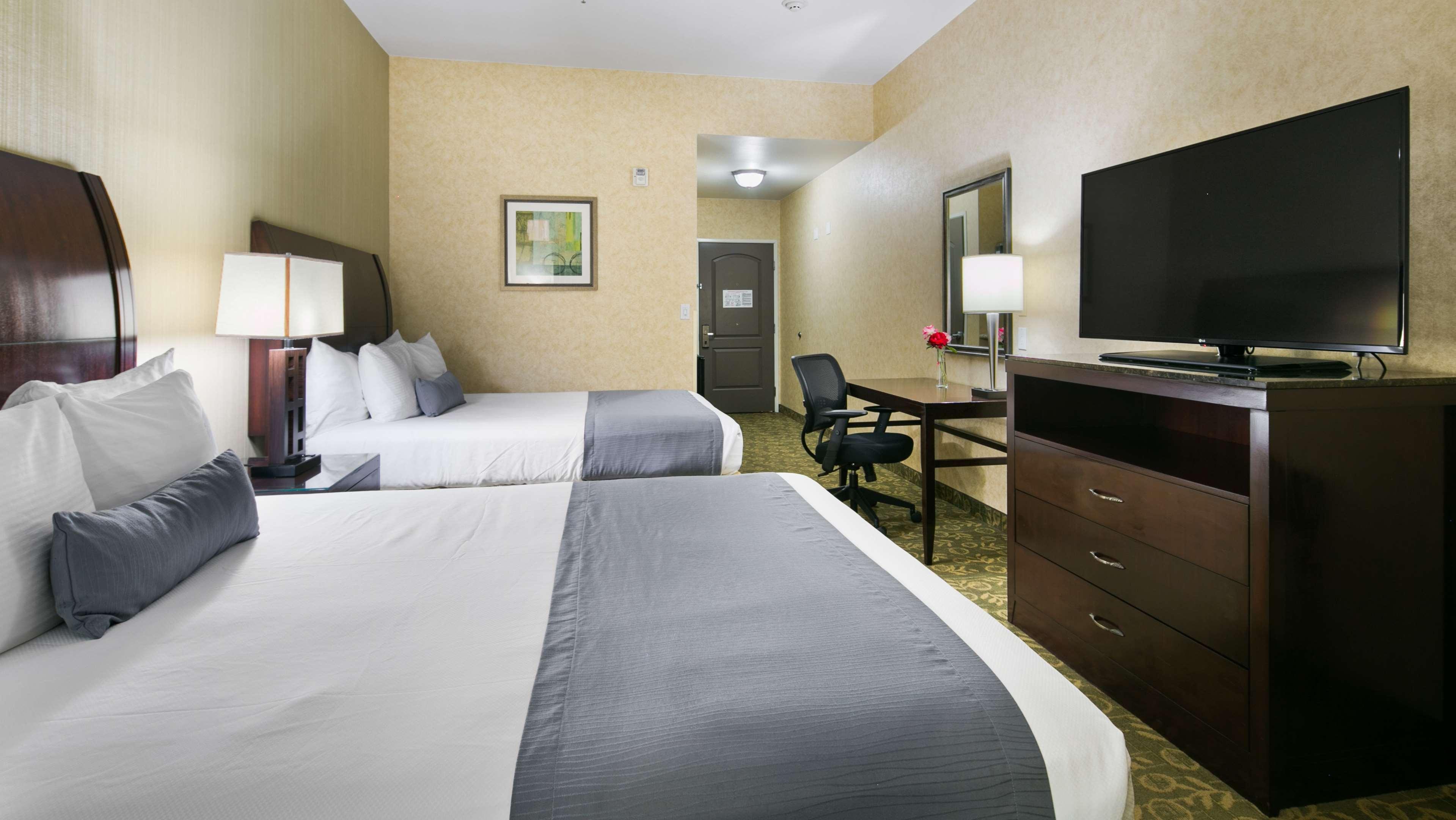 Best Western Plus Wasco Inn & Suites Экстерьер фото