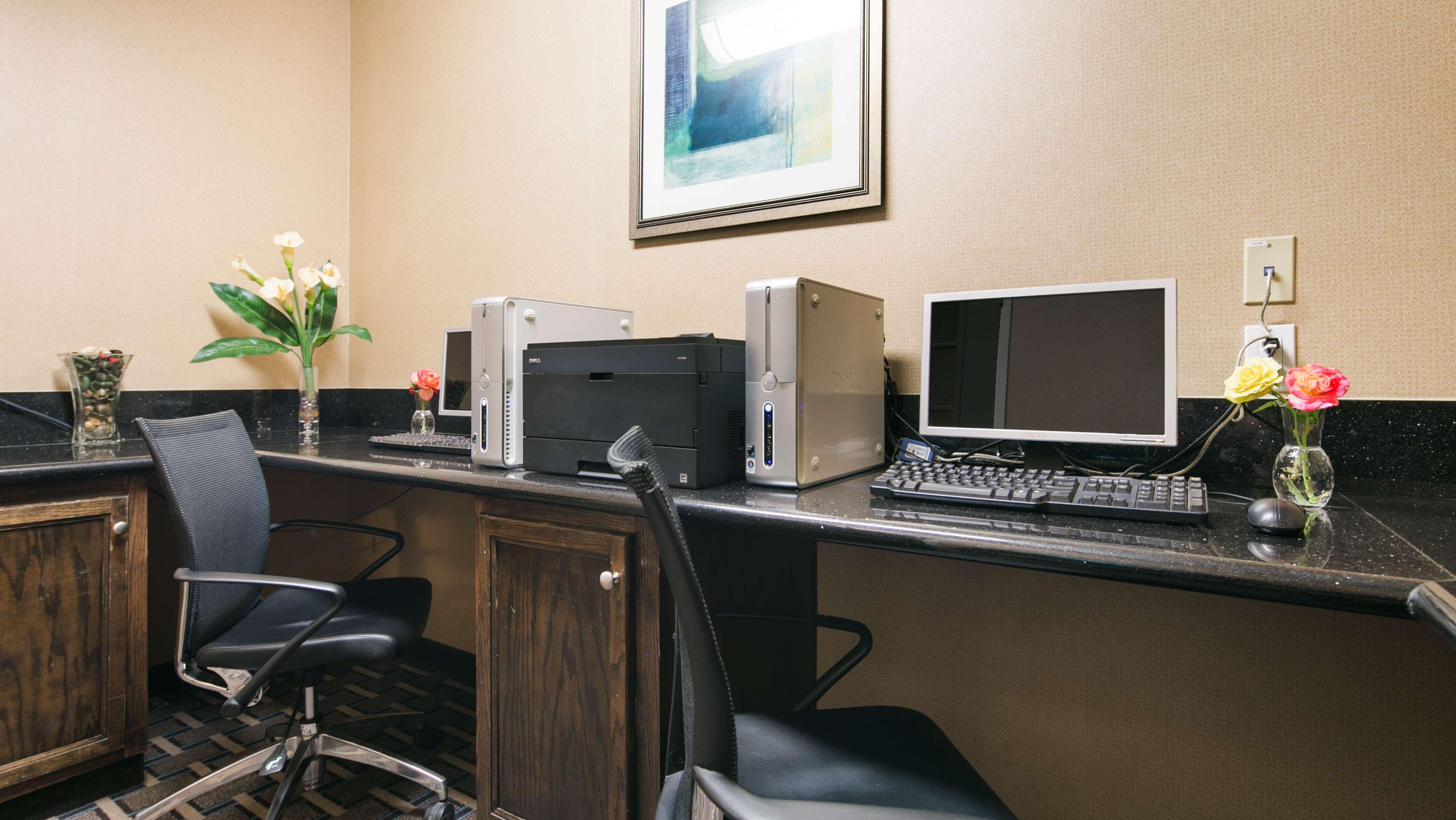 Best Western Plus Wasco Inn & Suites Экстерьер фото