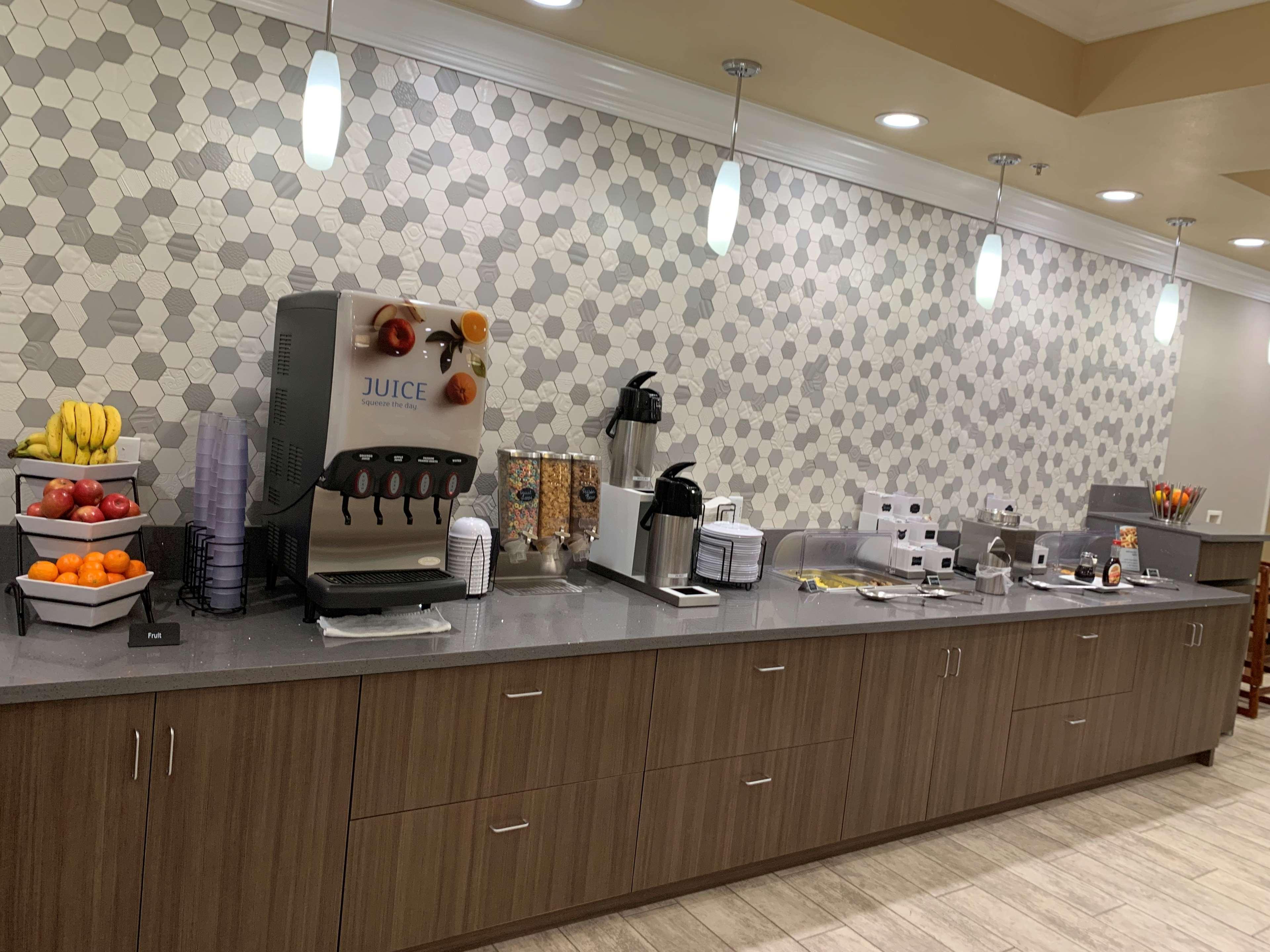 Best Western Plus Wasco Inn & Suites Экстерьер фото