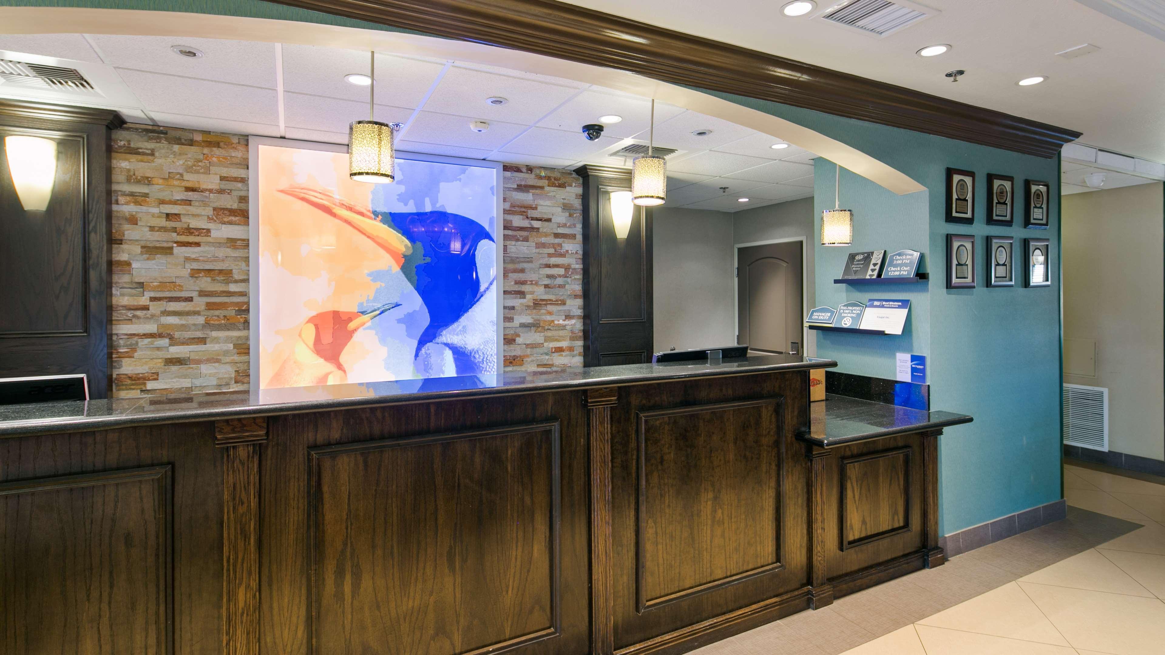 Best Western Plus Wasco Inn & Suites Экстерьер фото