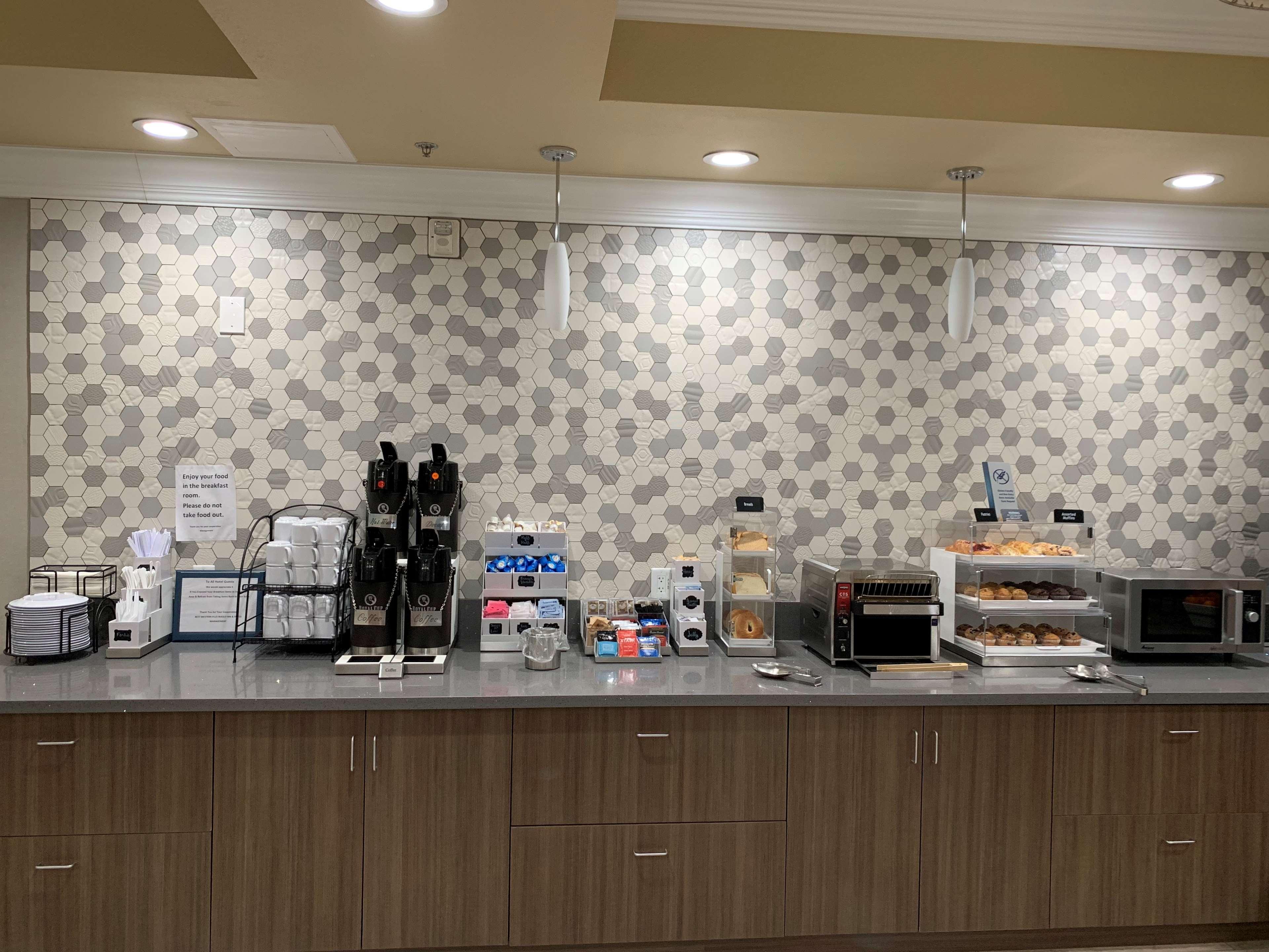 Best Western Plus Wasco Inn & Suites Экстерьер фото