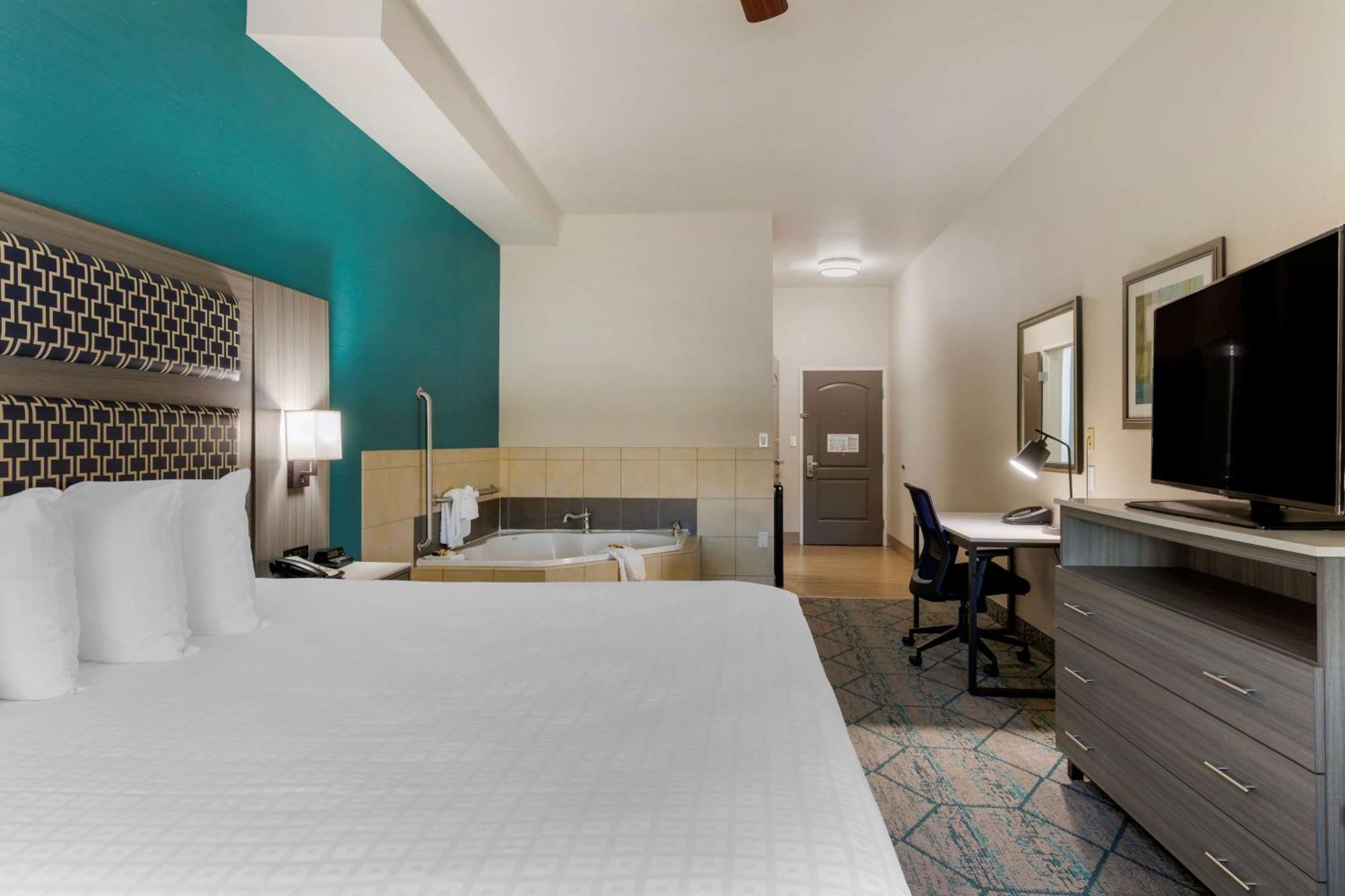 Best Western Plus Wasco Inn & Suites Экстерьер фото