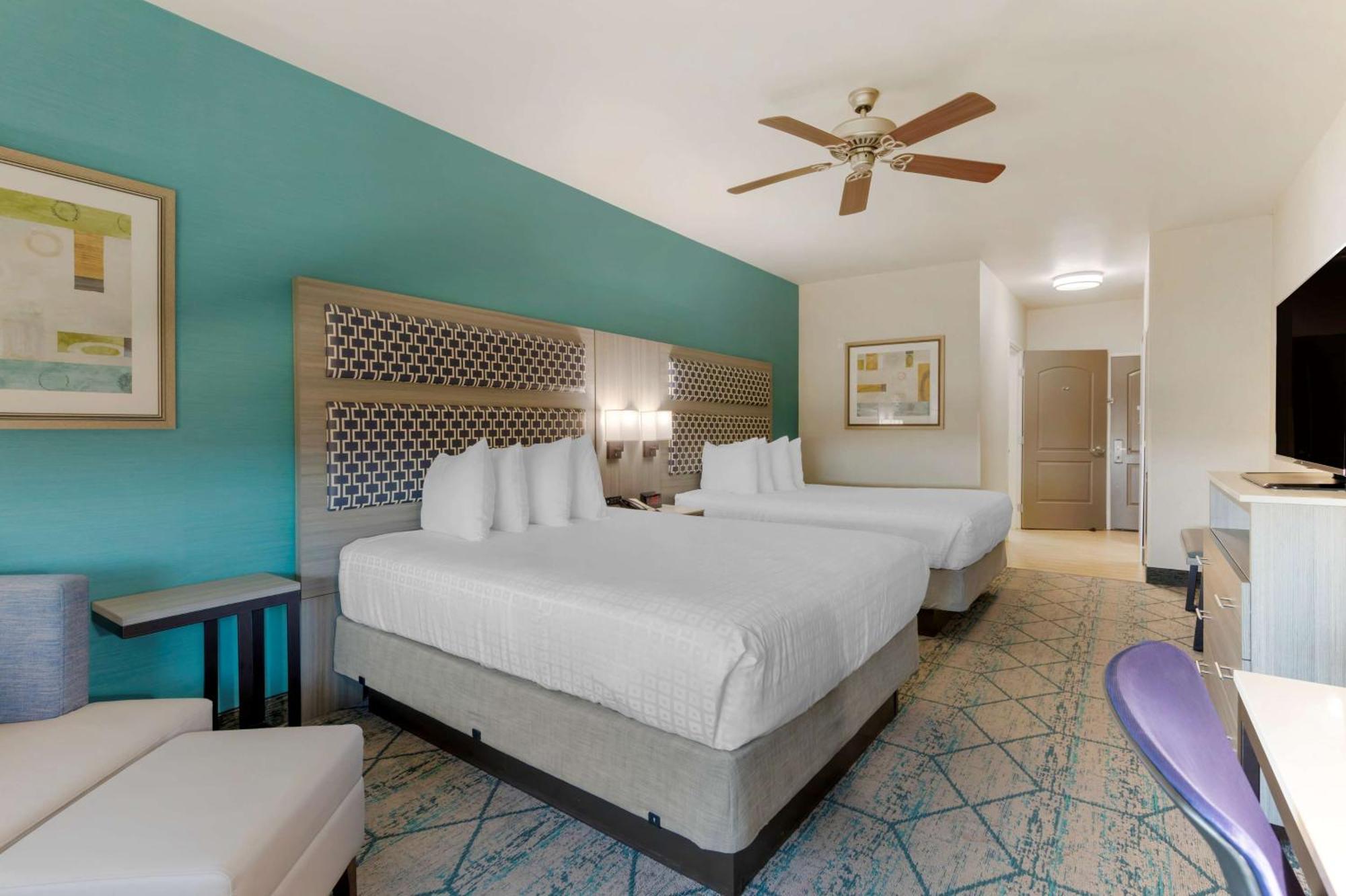 Best Western Plus Wasco Inn & Suites Экстерьер фото
