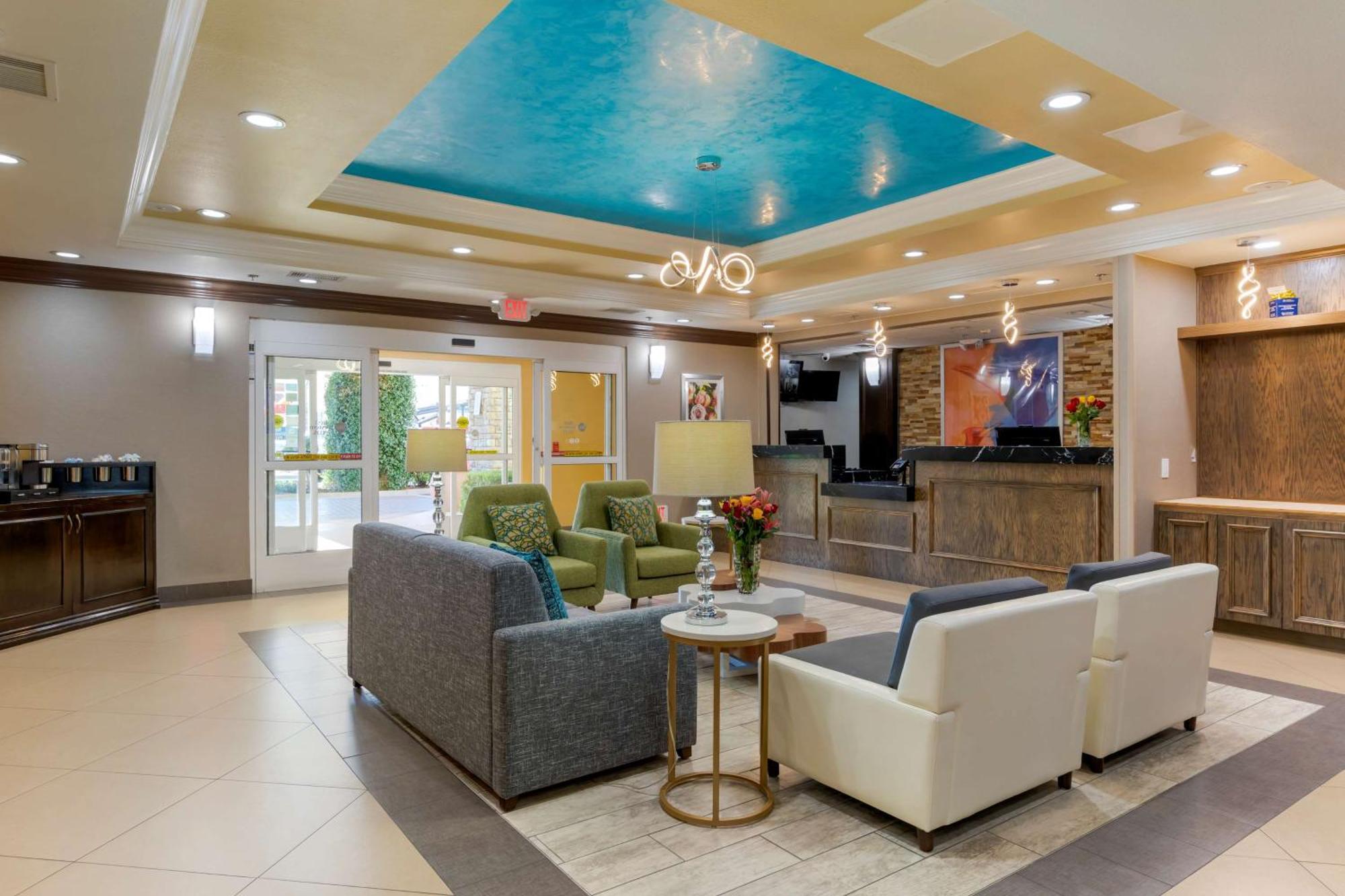 Best Western Plus Wasco Inn & Suites Экстерьер фото