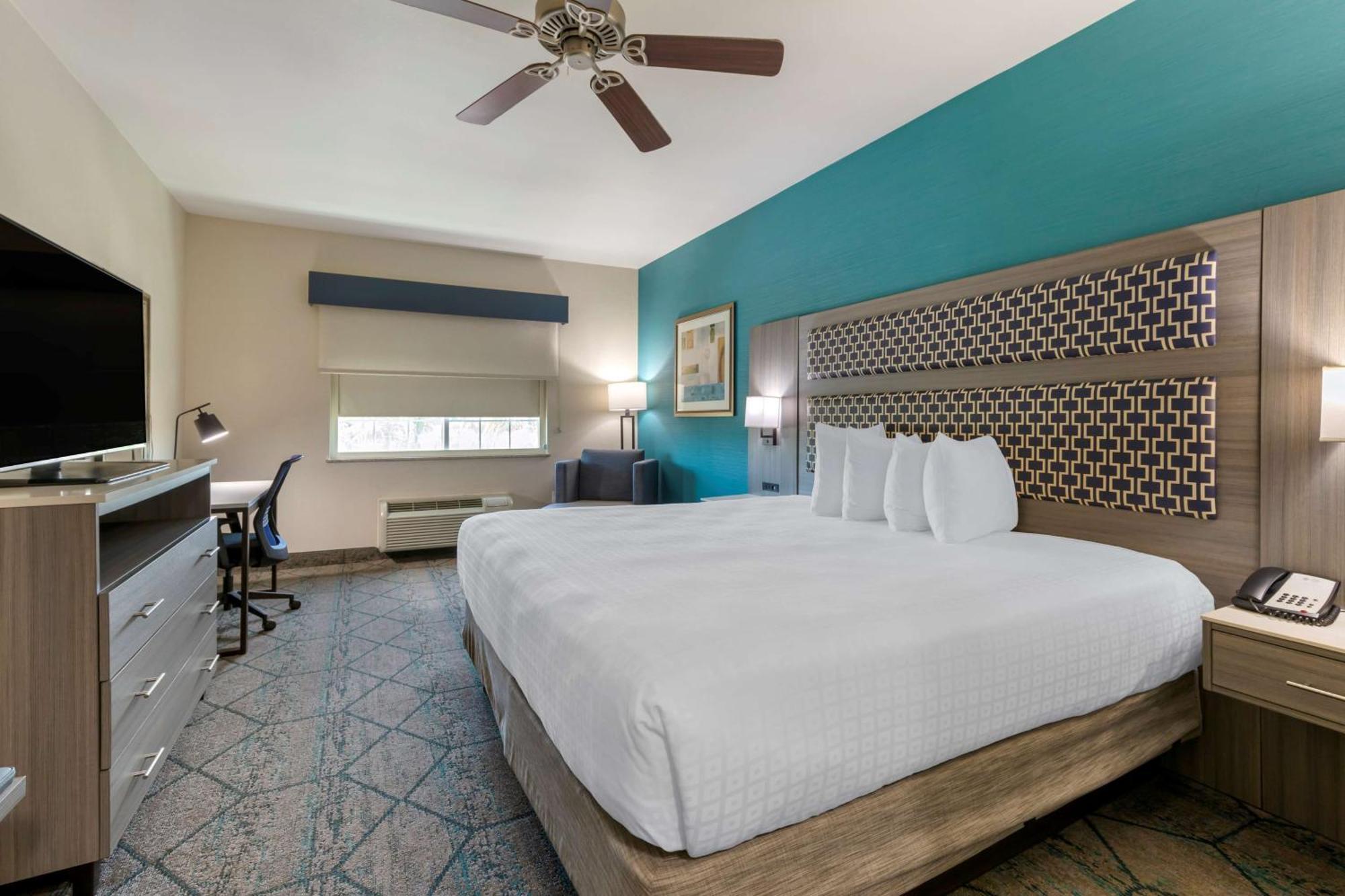 Best Western Plus Wasco Inn & Suites Экстерьер фото