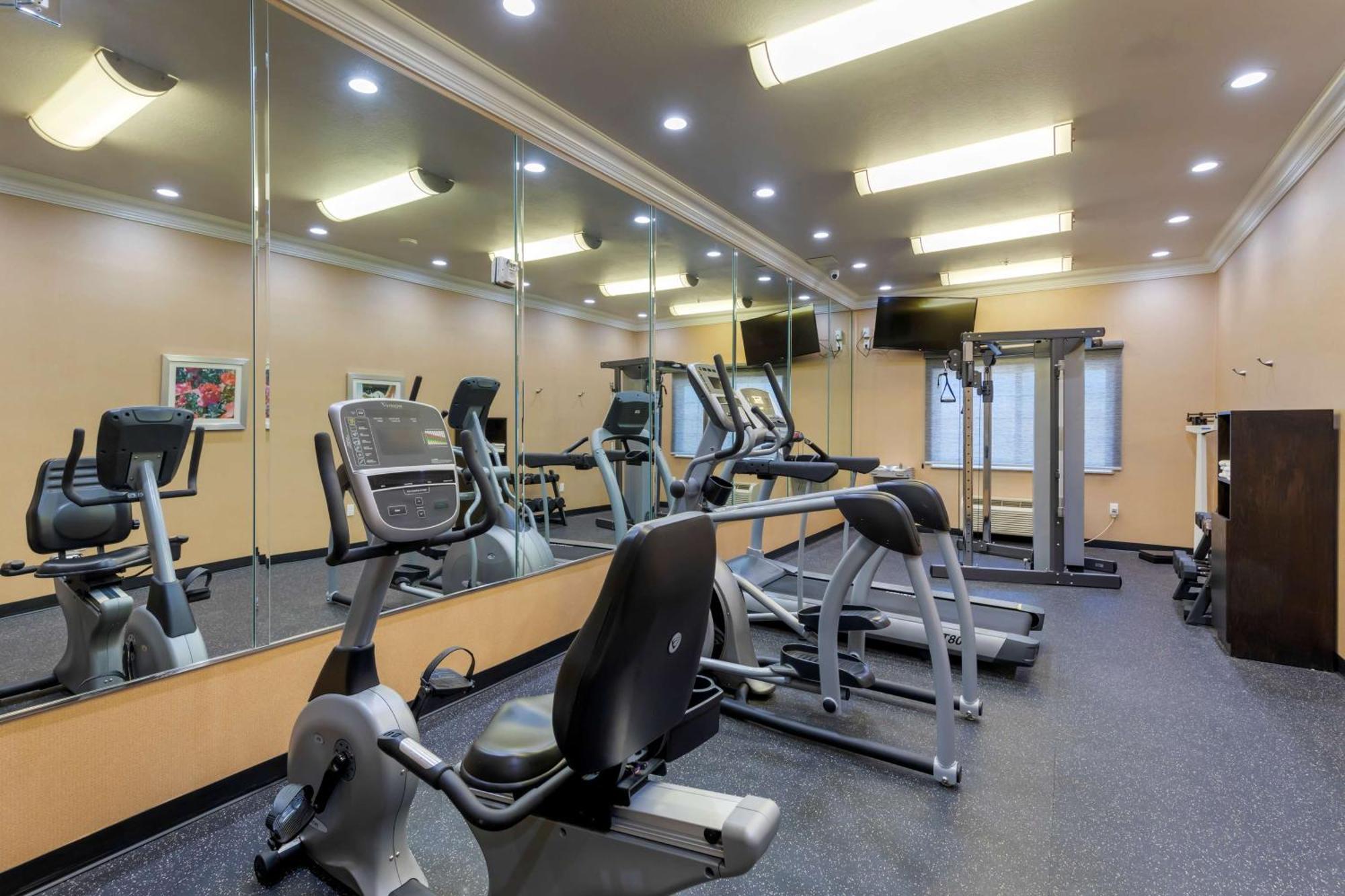 Best Western Plus Wasco Inn & Suites Экстерьер фото
