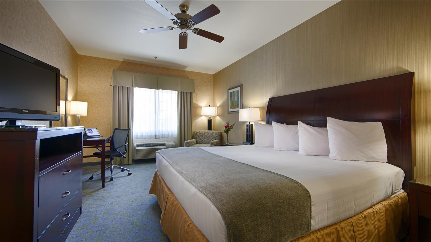 Best Western Plus Wasco Inn & Suites Экстерьер фото